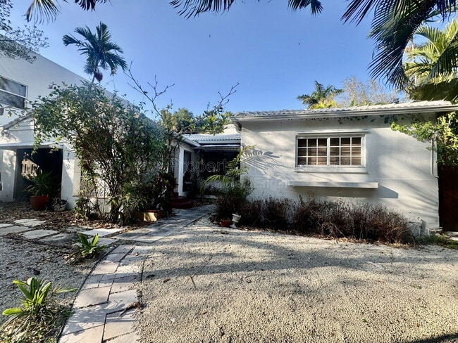 Photo - 799 NE 70th St