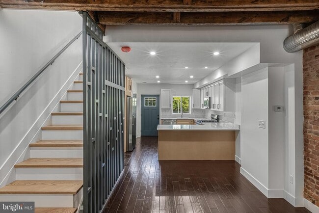Photo - 325 W Lorraine Ave