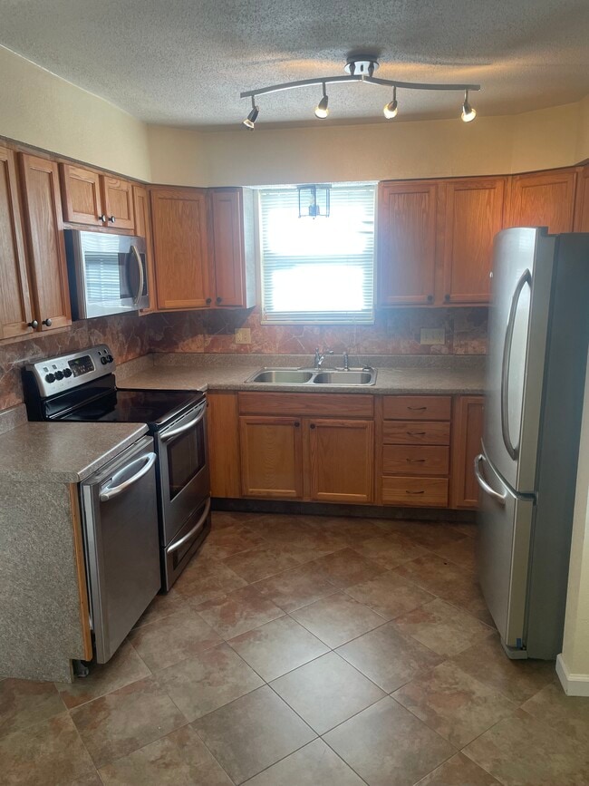 Building Photo - 2816 Independence St Unit 1