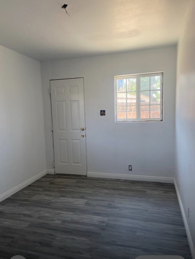 Photo - 1216 W Newgrove St