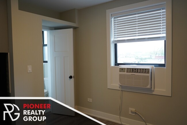 Photo - 501 W Belmont Ave