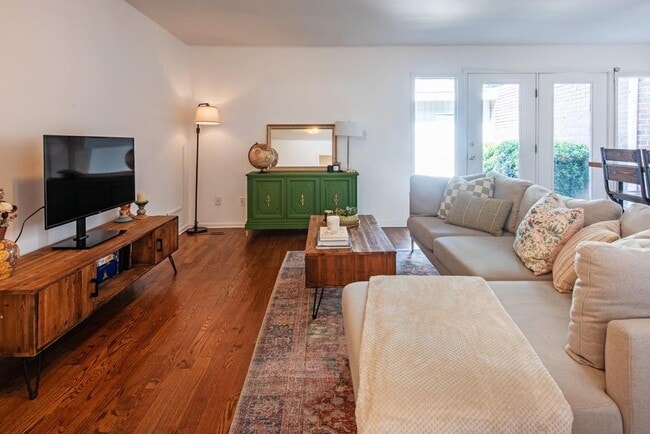 Photo - 408 Sycamore Dr Unidad D