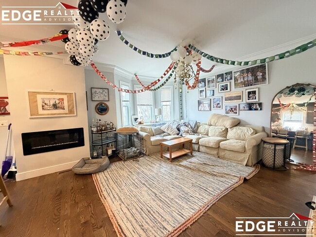 Photo - 240 Palfrey St