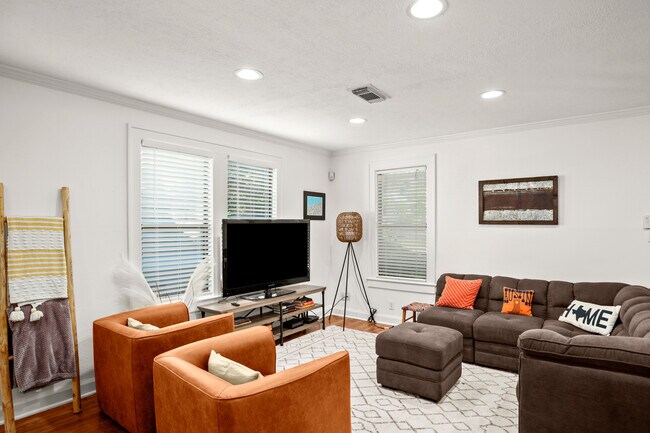 Photo - 515 E Monroe St