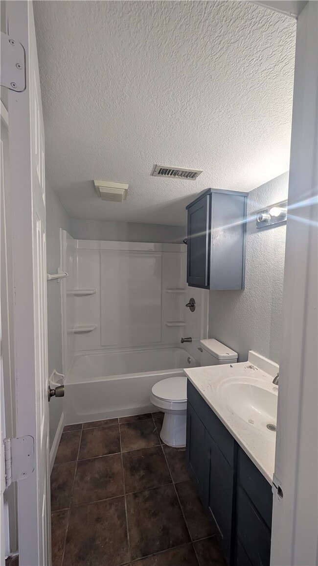 Photo - 2005 Blueberry Ln