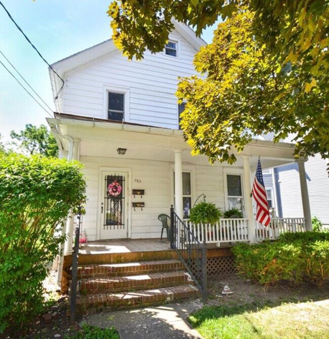 Photo - 163 Lewis St Unit Down-apt 1