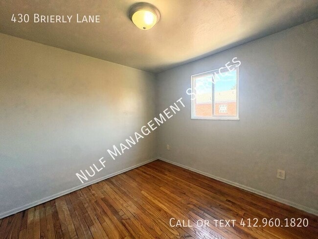 Photo - 430 Brierly Ln