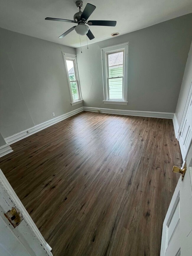 Building Photo - 623 5th Ave Unit 1/2