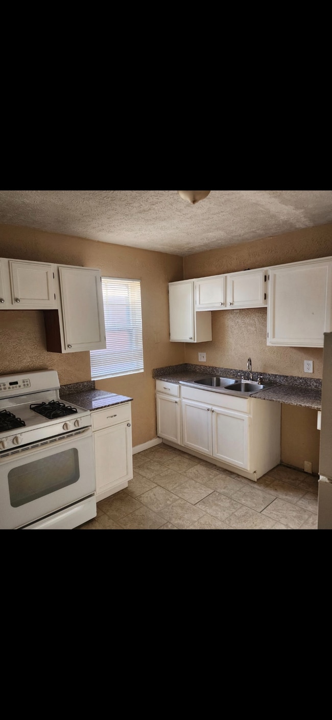 Photo - 1677 McLaran Ave