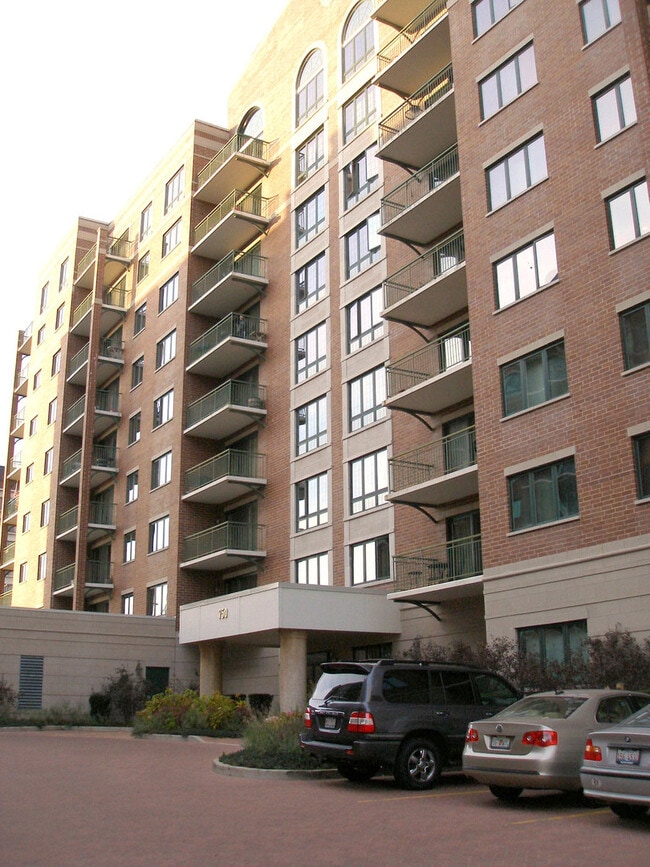 Building Photo - 750 Pearson St Unit 812 Rental