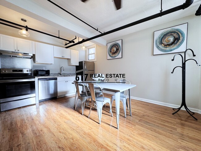 Building Photo - 140 Commonwealth Ave