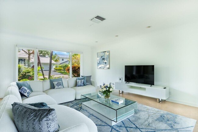 Photo - 3080 NE 43rd St