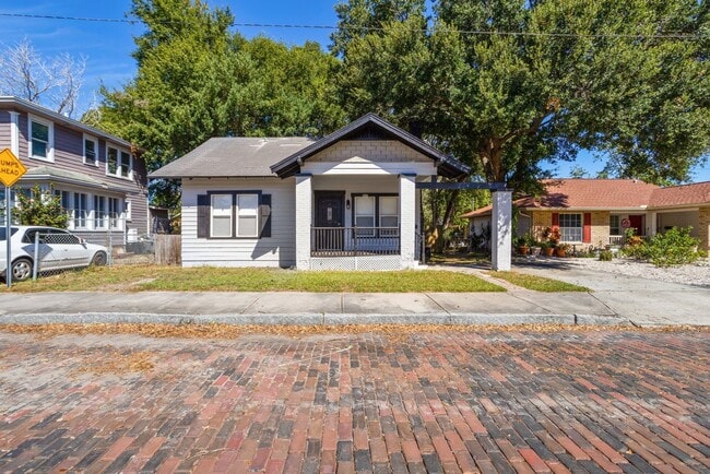 Photo - Cute 2bdrm/1bath Bungalo ** Section 8 OK ** Ready March 15