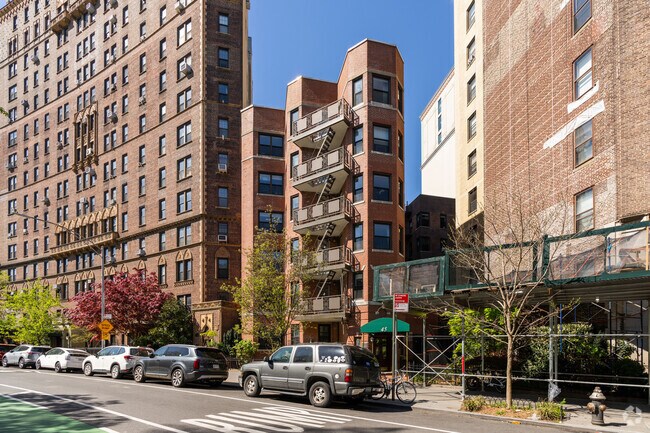 Photo - 45 Plaza St W