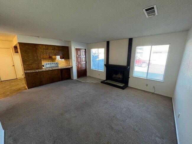 Photo - 3659 Unidad B