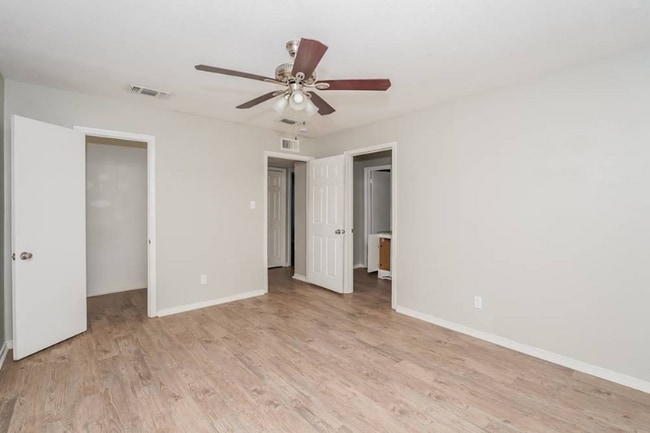 Photo - 4736 Scots Briar Ln