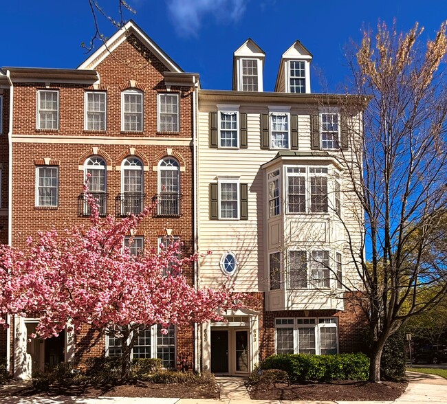 Building Photo - 605 Whetstone Glen St