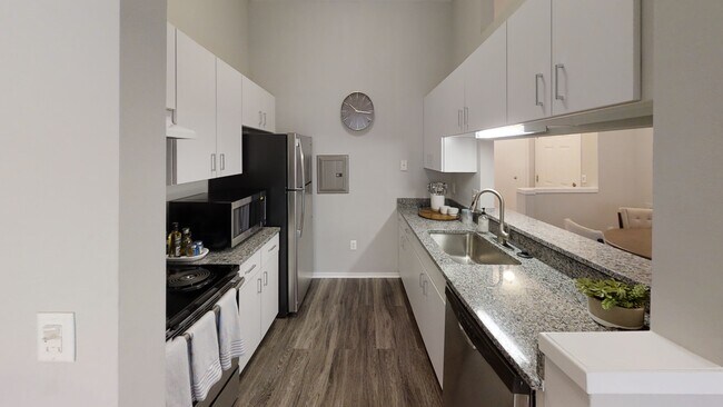 Iris - 2BR, 2BA - 985 SF