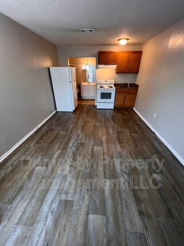 Photo - 139 39th St E