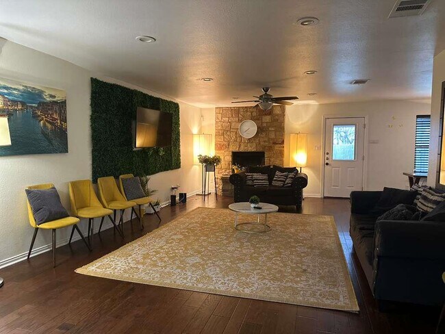 Photo - 108 Belaire Cir