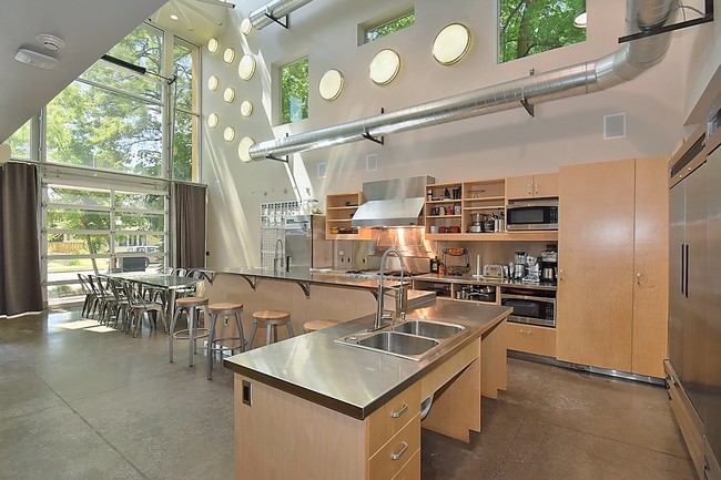 Interior Photo - The GEE House