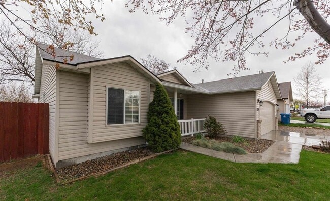 Photo - Welcome to this spacious 5-bedroom, 2-bathroom home in Nampa, ID
