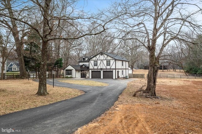 Building Photo - 9036 Jeffery Rd