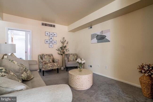 Photo - 8 Dickenson Dr