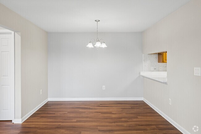 2BR, 2BA - 990SF - Dining Room