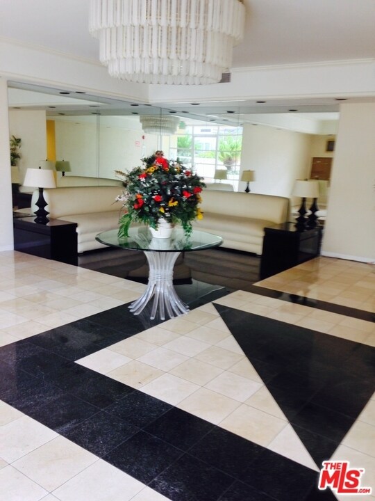 Lobby - 10432 Eastborne Ave Unidad 304