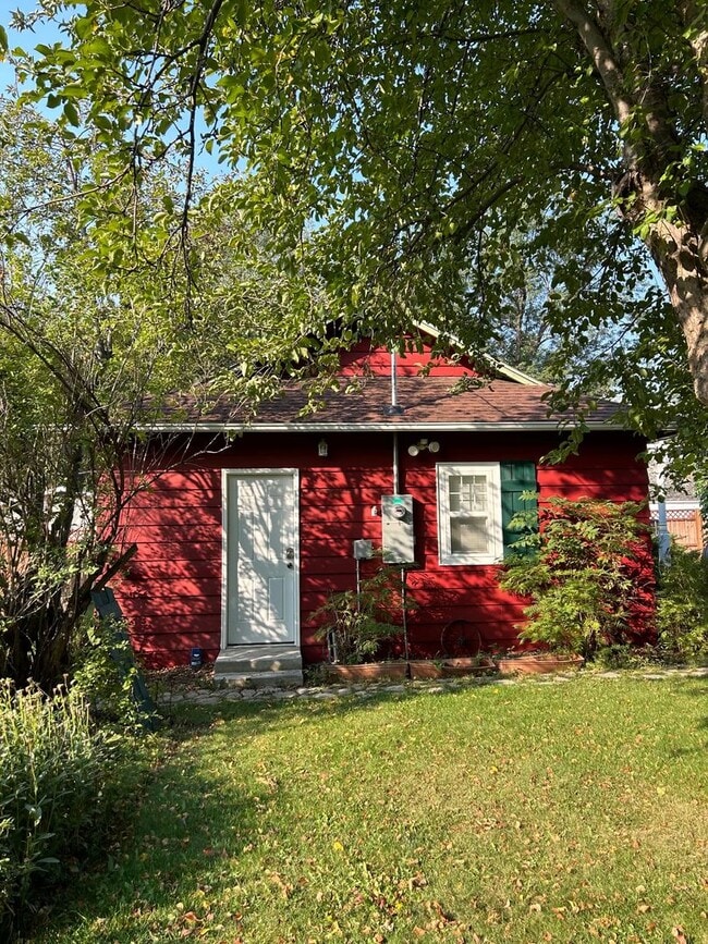 Charming Furnished 1BR Home with Garage & ... - Charming Furnished 1BR Home with Garage & ...
