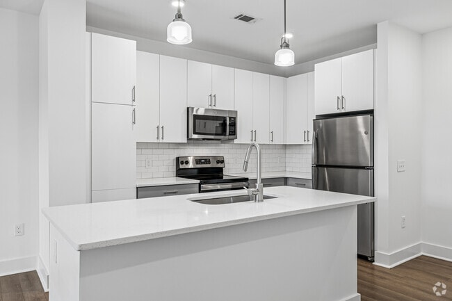 1BR, 1BA - 826SF - Kitchen