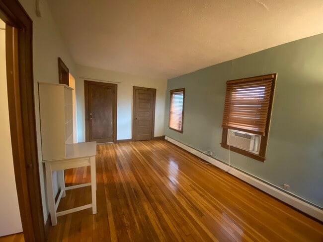Building Photo - 1310 W 28th St Unit #4 Rental