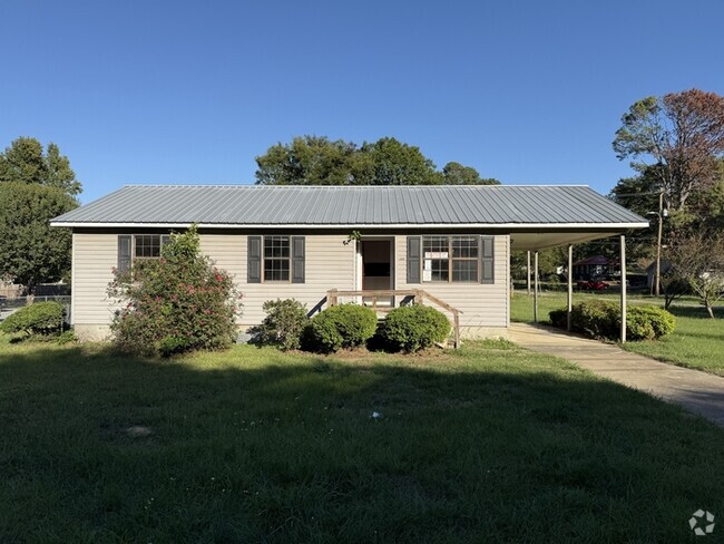 Building Photo - 3 Bed / 2 Bath Rental House in Sylacauga, AL