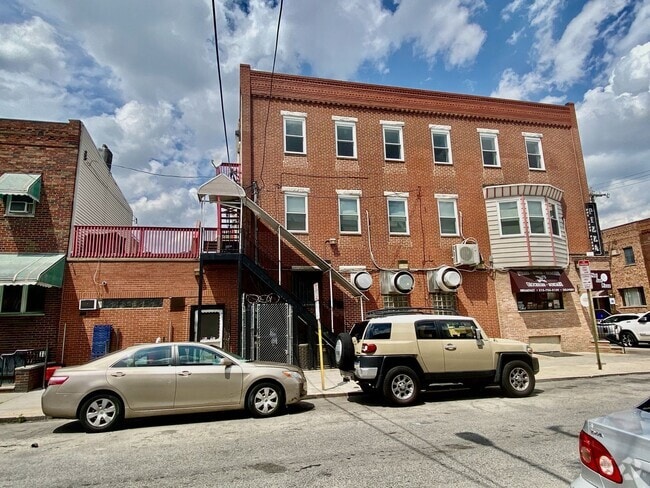 Building Photo - 2240 S 11th St Unit 3rd Flr Rental