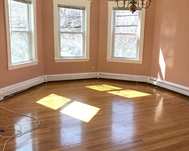 Photo - 139 Brook St