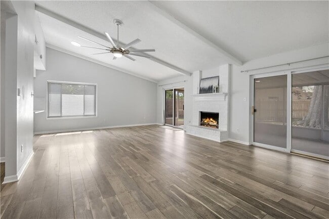 Photo - 303 Runnymeade Cir