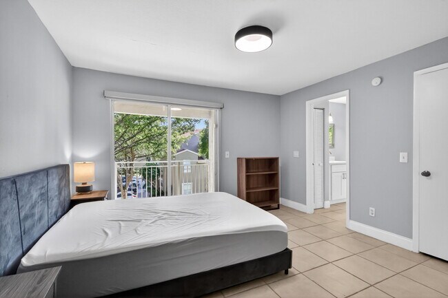 Photo - 1740 Palm Cove Blvd Unidad 4-307