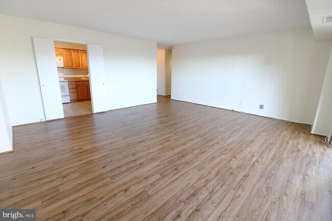 Photo - 307 Yoakum Pkwy Unit 615