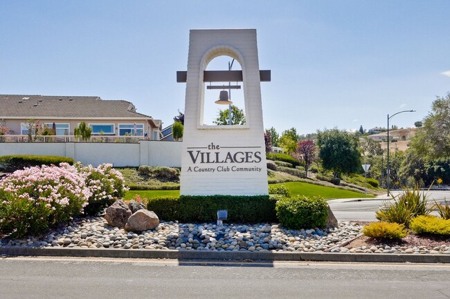 Building Photo - An active 55+ luxury gated community in th... Rental