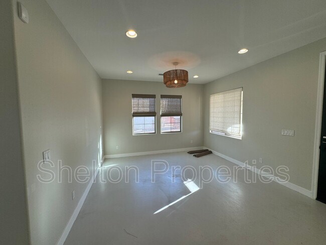 Photo - 20900 W Hamilton St