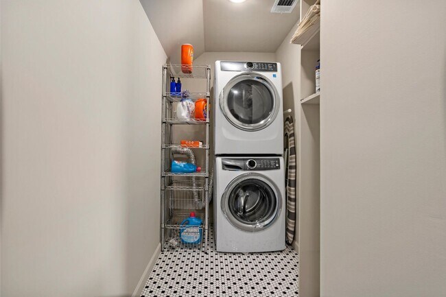 3233 Greene-3233 Greene-2028