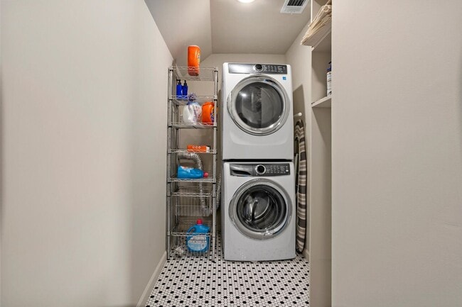 Photo - 3233 Greene-3233 Greene-2028 Unit 3233 Greene-2028