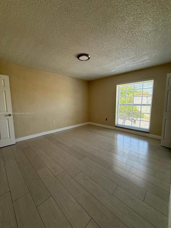 Photo - 10814 N Kendall Dr Townhome