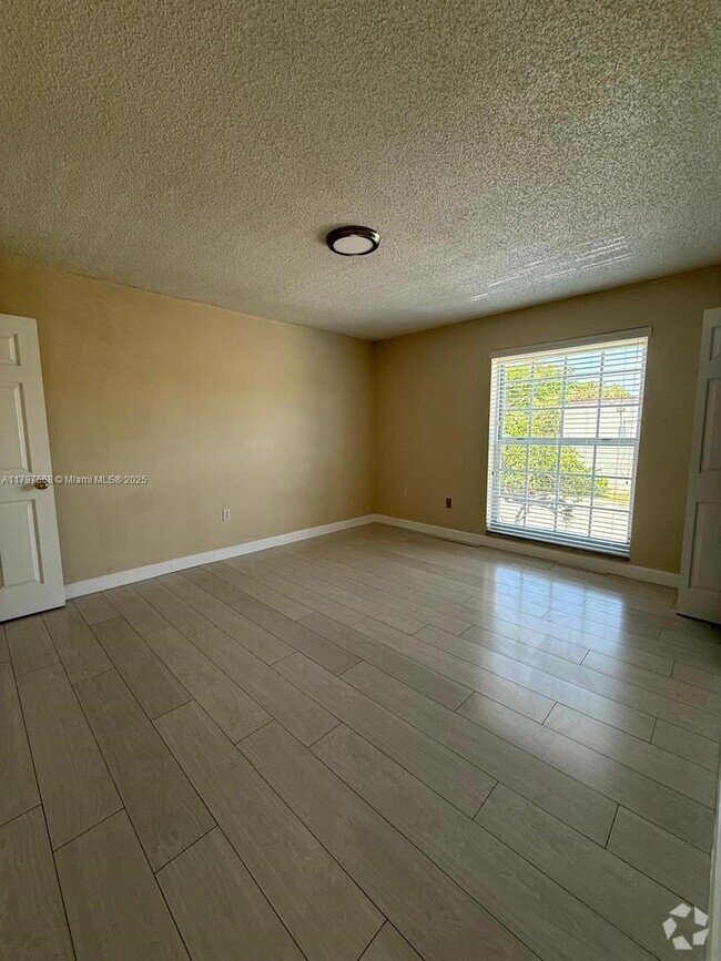 Building Photo - 10814 N Kendall Dr Rental