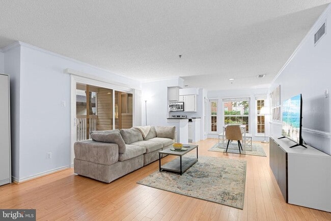 Building Photo - 1504 Lincoln Way Unit 106