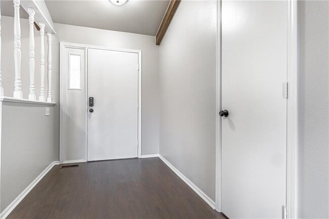 Photo - 601 N Valley W Dr