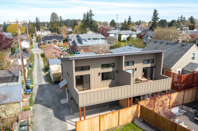 Building Photo - 2517 Vallette St Unit 101