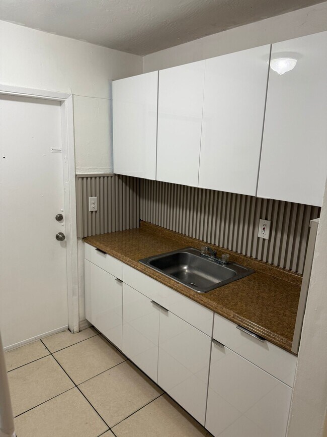 Foto principal - 5501 SW 32nd Ct Unidad North