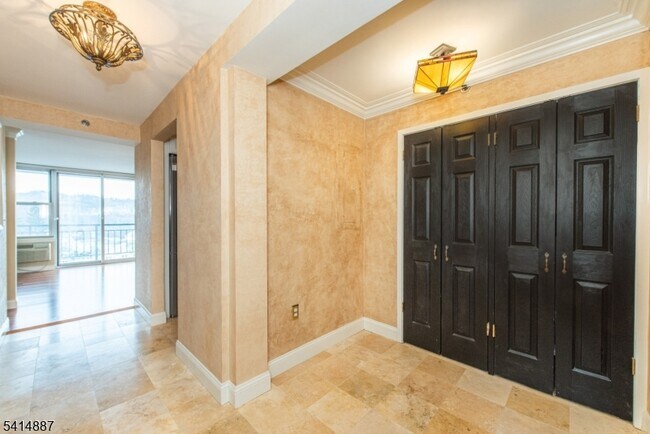 Photo - 300 Main St Unidad 915